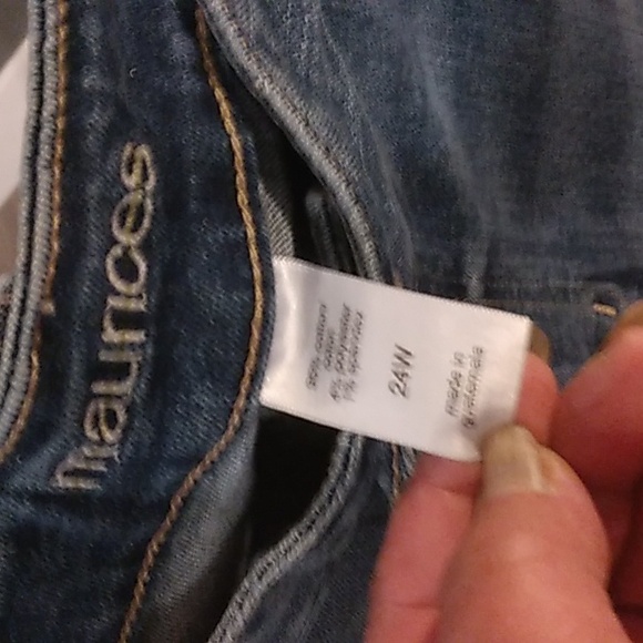 Distressed jeans - Picture 3 of 3